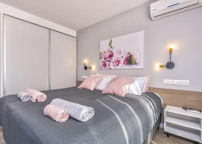 Rosé One Bedroom Designer In Centre By Flat Mаnager Sofia