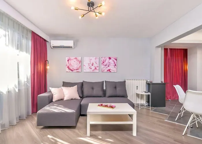 Rosé One Bedroom Designer In Centre By Flat Mаnager Sofia