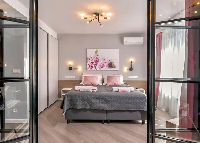 Rosé One Bedroom Designer In Centre By Flat Mаnager Sofia