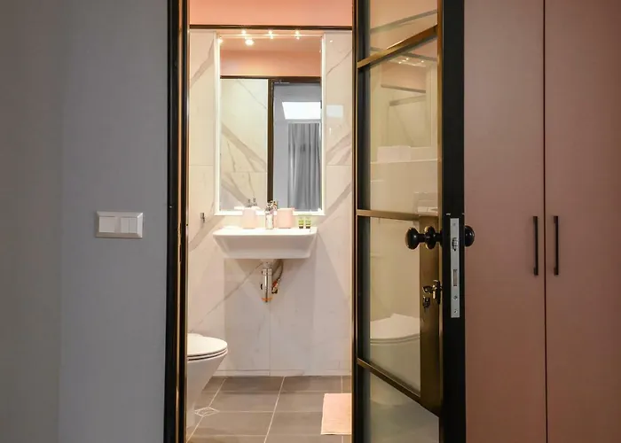 Rosé One Bedroom Designer In Centre By Flat Mаnager *