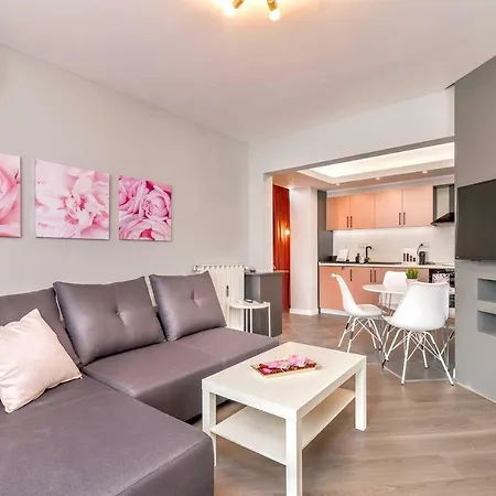 דירה Rose One Bedroom Designer In Centre By Flat Mаnager