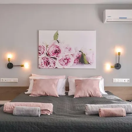 Rose One Bedroom Designer In Centre By Flat Mаnager דירה