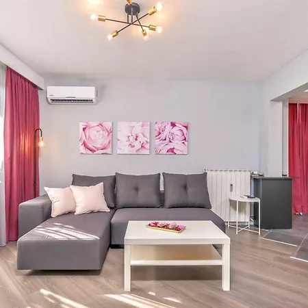 Rosé One Bedroom Designer In Centre By Flat Mаnager Sofia